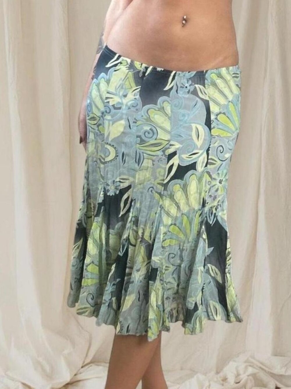 Gorgeous blue & green floral paisley print flowy Savvy Vintage Y2K era midi knee